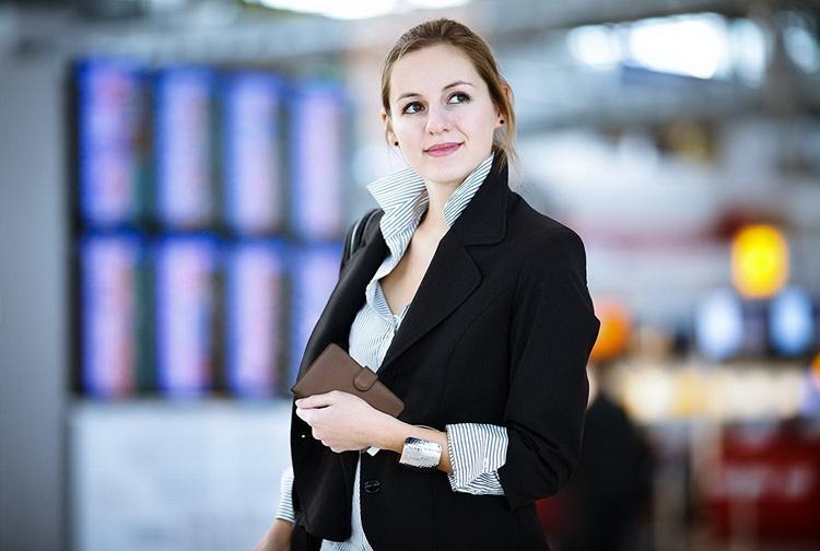 Logo personnalisé RFID bloquant le porte-passeport en cuir Slim Purse Pocket Wallet pour hommes et femmes