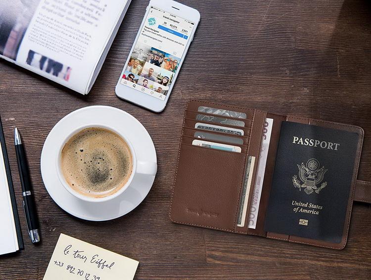 Logo personnalisé RFID bloquant le porte-passeport en cuir Slim Purse Pocket Wallet pour hommes et femmes
