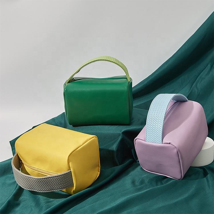 fashionable wholesale ladies toiletry leather make up storage pouch bag with handle travel cosmetic packaging bag