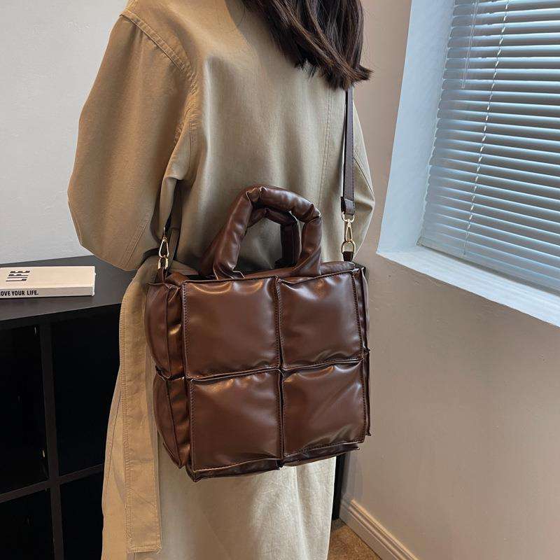 Winter Padded Stripe Quilted Handbags Small Puffer Soft Space Ladies Quilt Vintage One-shoulder Tote Bag With Large Capacity
